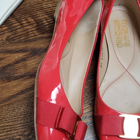 SALVATORE FERRAGAMO flats with Vara Bow - Picture 7 of 8